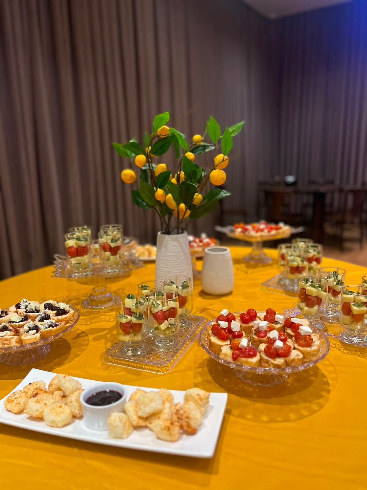 Petit fours com limões